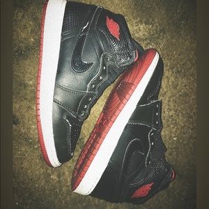 Jordan 1s retro mid
